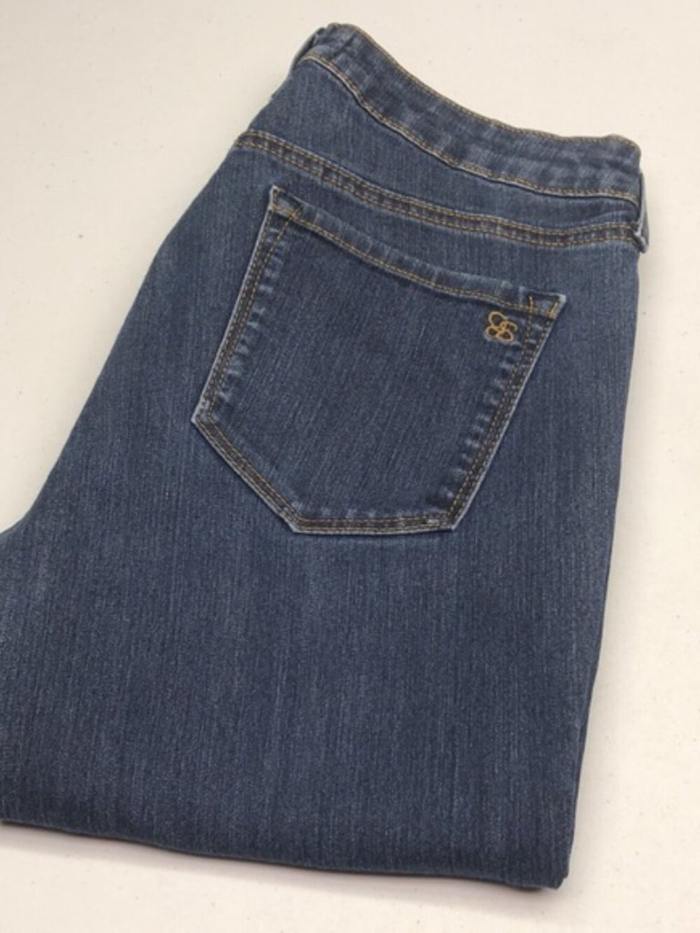 JESSICA SIMPSON KISS ME BOOTCUT MID-RISE JEANS 28x32 ⭐️